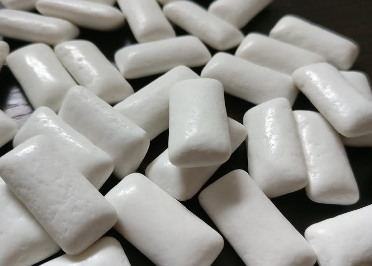 Revelan cómo el chicle podría ayudar a adelgazar