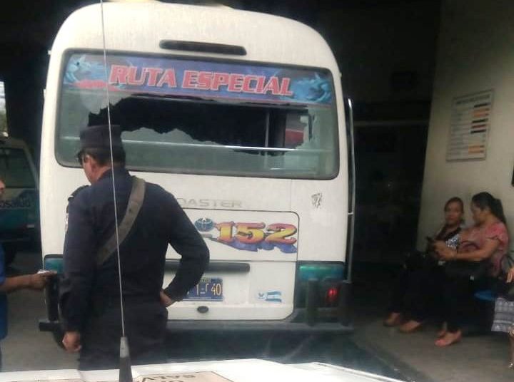 Tirotean microbús de la ruta 152 en Santa Tecla