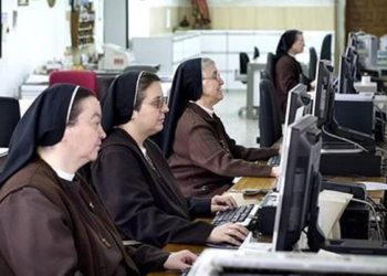 Papa Francisco autoriza a monjas de clausura a usar redes sociales “con prudencia”