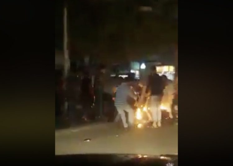 (Video) Funcionario palestino se prende fuego por no recibir salario