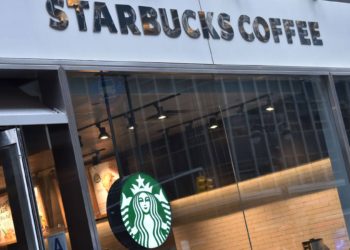 Nestlé paga a Starbucks $7,150 millones para vender su café en supermercados