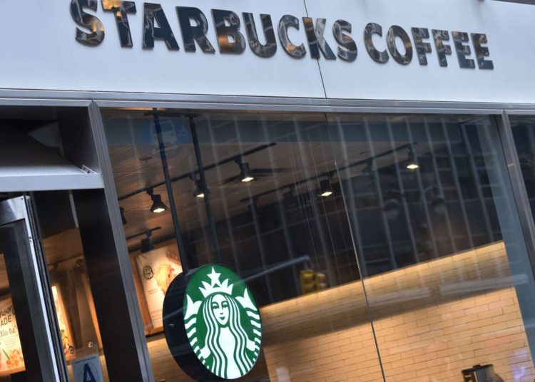Nestlé paga a Starbucks $7,150 millones para vender su café en supermercados