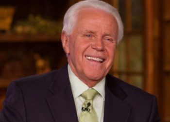 Predicador pide $54 millones a sus fieles para comprarse jet privado