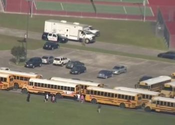 Tiroteo en instituto de Texas deja diez muertos y varios heridos de bala