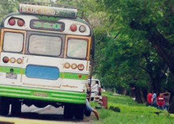 Matan a tres hermanos dentro de un bus en San Miguel