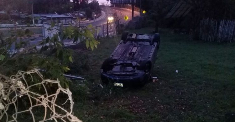 Conductora ebria causa accidente de tránsito y su acompañante pierde la vida