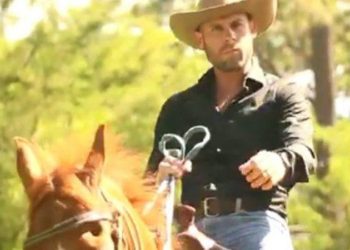 Embotelladora de gaseosas publicita bebidas con queja “El dinero no me alcanza”, de Velásquez Parker