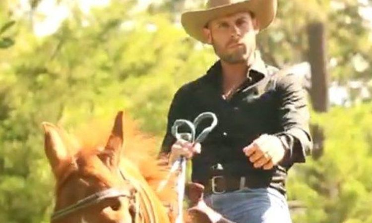 Embotelladora de gaseosas publicita bebidas con queja “El dinero no me alcanza”, de Velásquez Parker