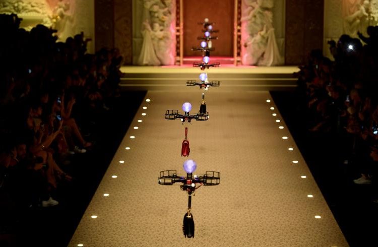 Sustituyen a las modelos por unos drones en Arabia Saudita