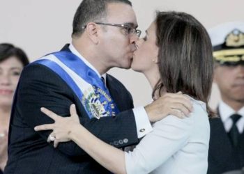 Así reaccionó el ex presidente Mauricio Funes al conocer la orden de captura contra Vanda Pignato