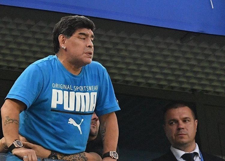 Maradona ofrece dinero por información de la persona que difundió el rumor que él había muerto