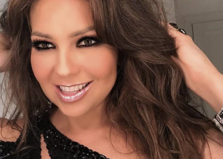 Las últimas fotos de Thalía en bikini, la evidencia de su “eterna juventud”