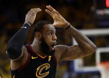 Los Warriors ganan en la prórroga ante un histórico LeBron James