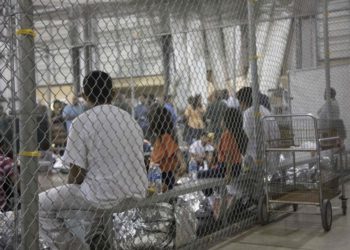 Indignante: Niños inmigrantes separados de sus padres y metidos en jaulas en EEUU