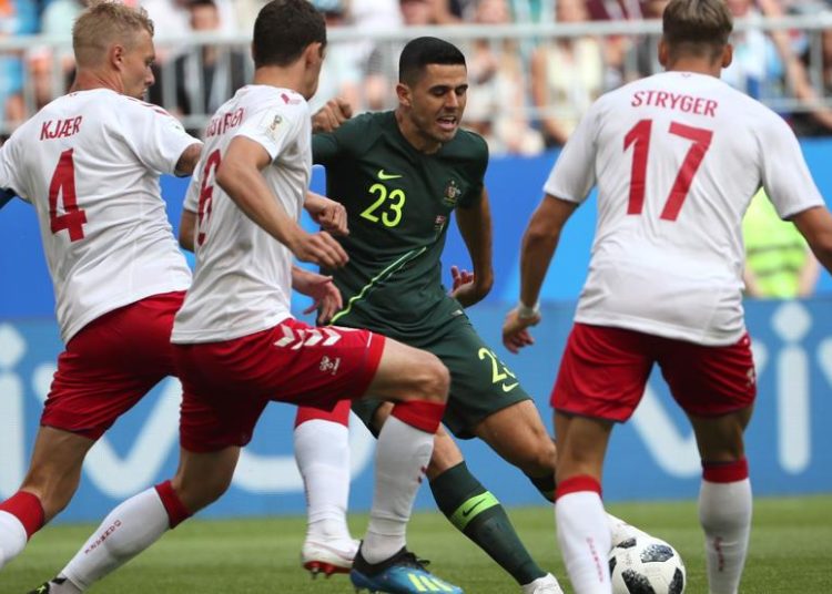 Dinamarca y Australia empatan en un frenético partido