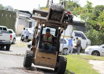 Alcaldía inicia campaña de limpieza en San Salvador