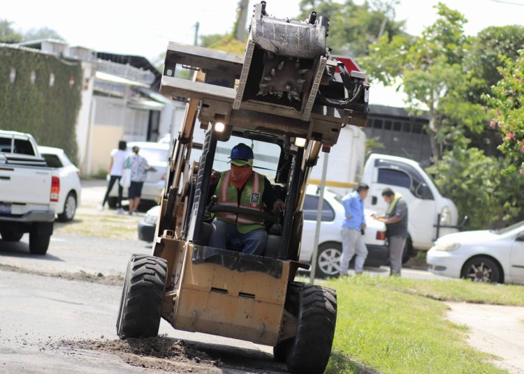 Alcaldía inicia campaña de limpieza en San Salvador