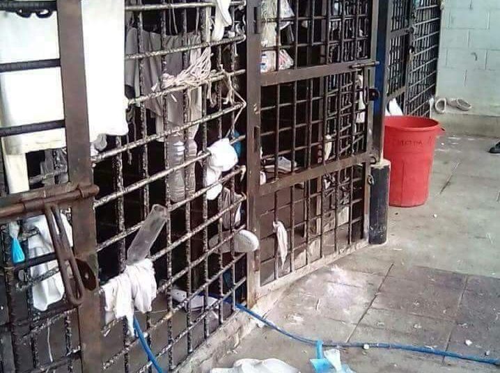 Localizan varios ilícitos en bartolinas de Santa Ana