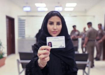 Arabia Saudita otorga permisos de conducir para mujeres