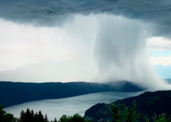 El ‘tsunami caído del cielo’ que impresiona a los internautas