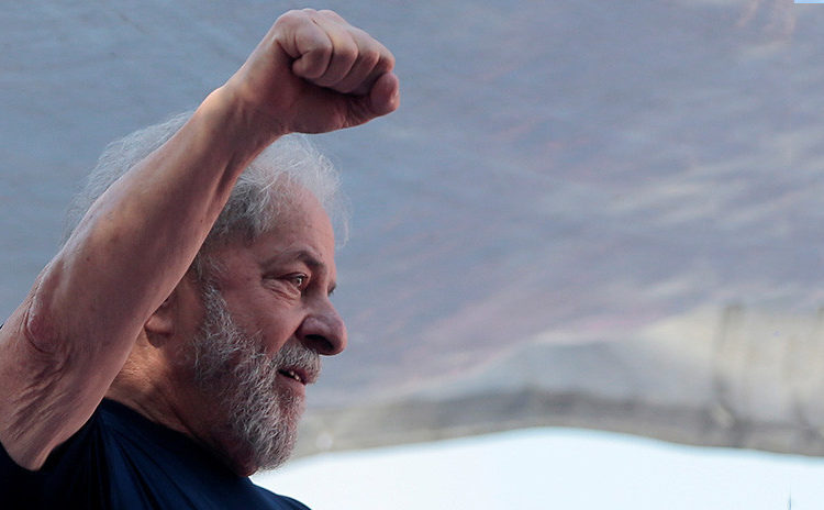 Lula Da Silva sigue líder en las encuestas en Brasil pese a estar en prisión