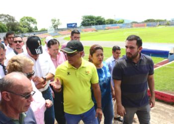 Gobierno inicia obras de reparación del estadio Óscar Quiteño