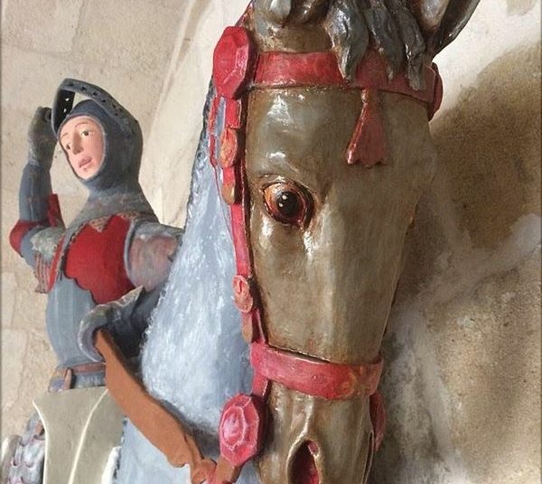 Polémica en España porque restauraron una escultura del siglo XVI y dicen que ahora «parece un Playmobil»
