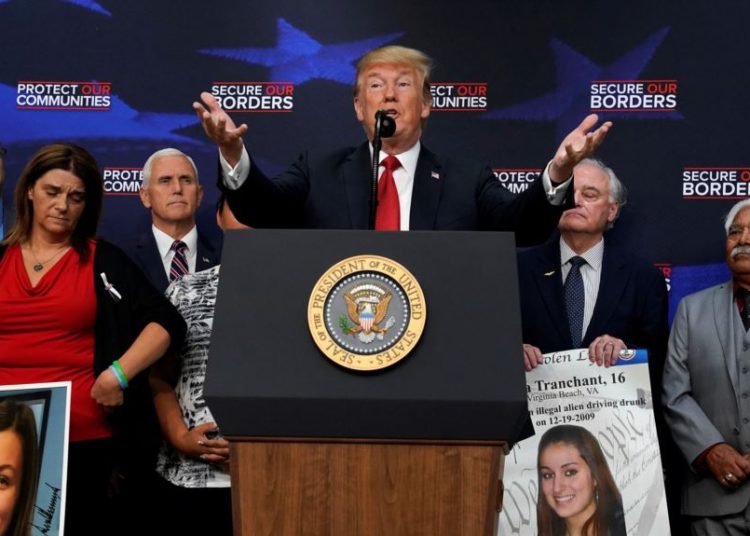 Presidente Trump se reúne con familiares de personas asesinadas por indocumentados