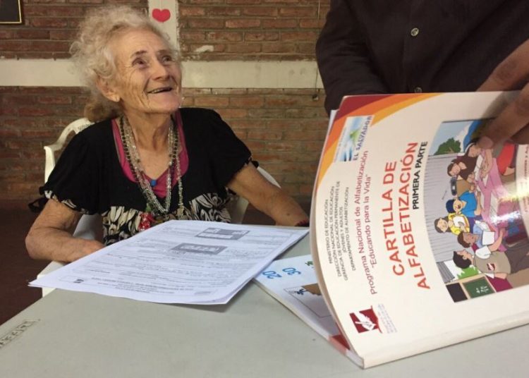 El programa de alfabetización, más que estadísticas de país