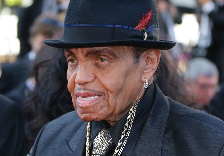 El padre de Michael Jackson está grave de salud