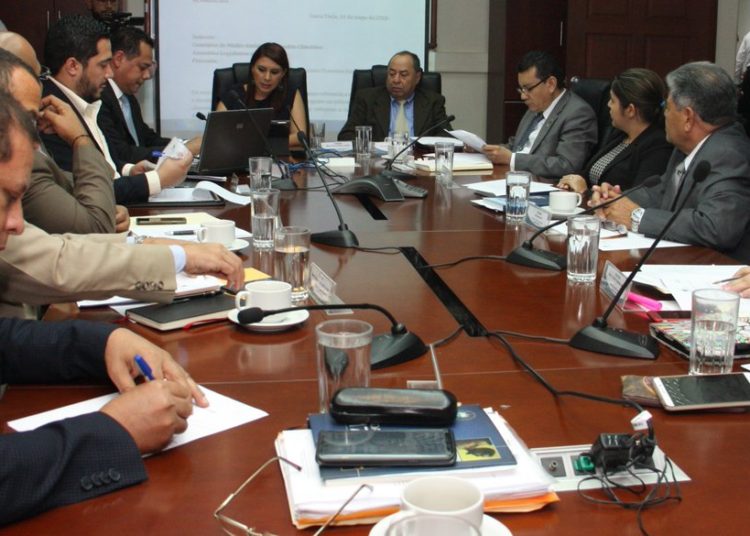 FMLN denuncia intento de privatización del agua