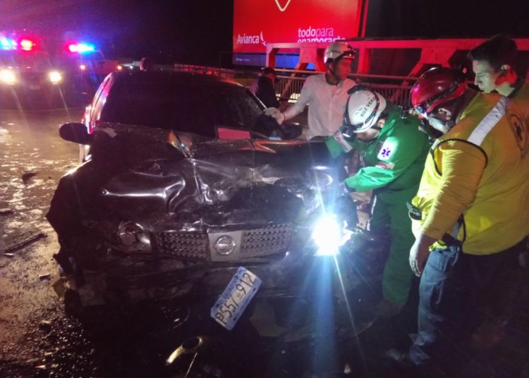 Cuatro lesionadoss en accidente de tránsito en la Carretera al Puerto de La Libertad