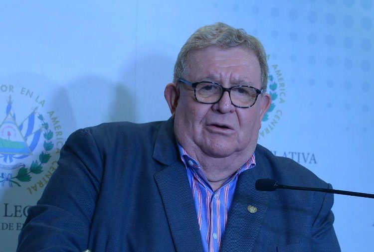 Carlos Cáceres y otros funcionarios de Hacienda son personas de interes de la FGR