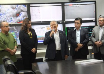 Presidente verifica trabajo del Observatorio Ambiental para desastres naturales