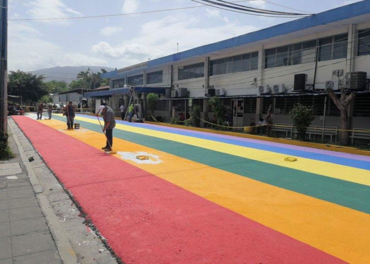 Comunidad LGBTI se toma las calles del Centro de Gobierno