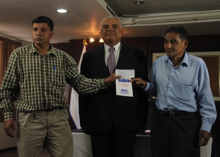 FONAVIPO entrega compensación económica a familias de El Espino que fueron desalojadas por orden judicial