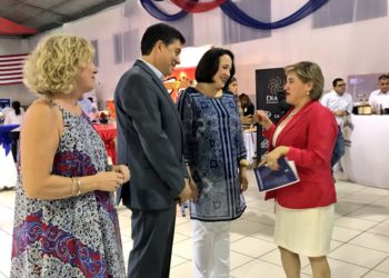 Embajadora Jean Manes advierte que la población ya no quiere más corrupción