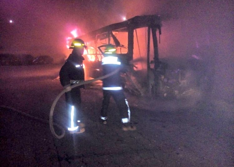 Dos autobuses incendiados en Santa Ana