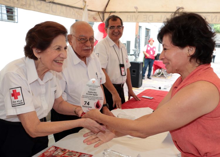 Cruz Roja reconoce a personas altruistas en el Día Mundial del Donante de Sangre