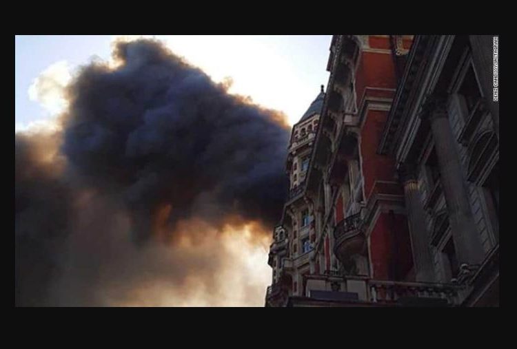 Se incendia hotel de lujo en Londres