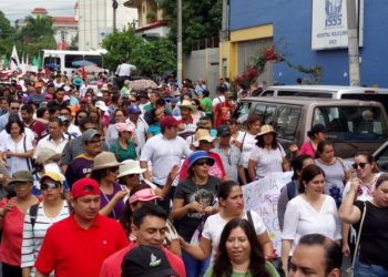 Realizan marcha en contra de la privatización del agua