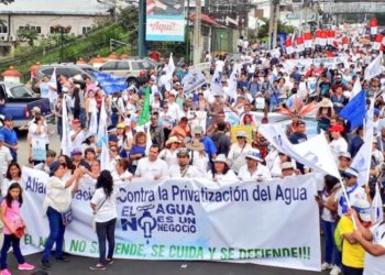 Movimientos sociales marchan para evitar la privatización del agua