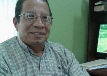 Psicólogo pone fin a su vida al lanzarse a las llantas de un tráiler