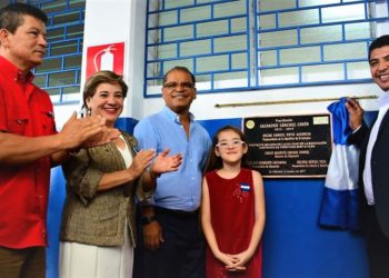 Estudiante agradece proyecto de remodelación de escuelas