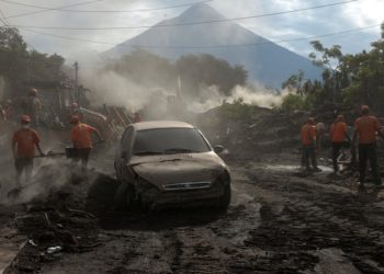 Alarma en Guatemala: otro volcán entra en actividad y ya son 99 los muertos por el Volcán de Fuego