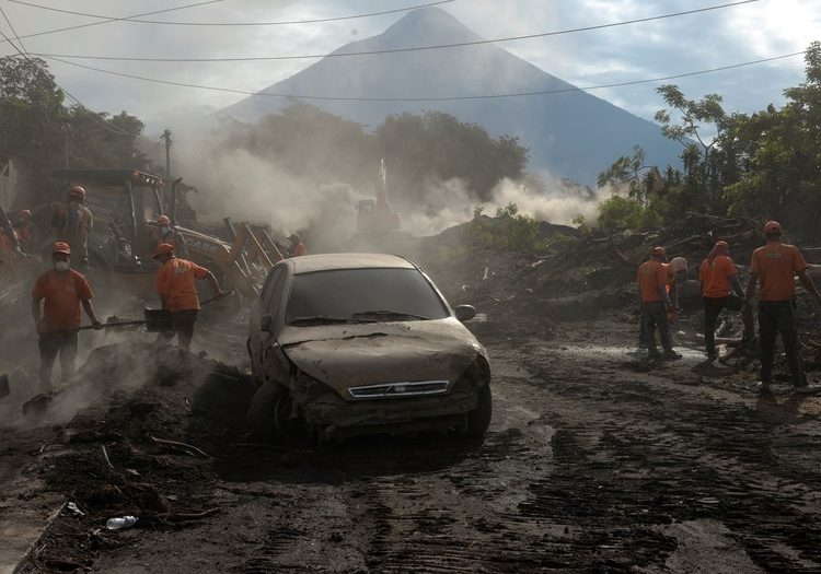 Alarma en Guatemala: otro volcán entra en actividad y ya son 99 los muertos por el Volcán de Fuego