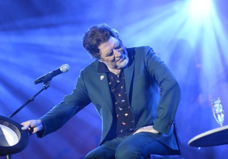 Joaquín Sabina se quedó «mudo» en la mitad de un show y tuvo que suspenderlo