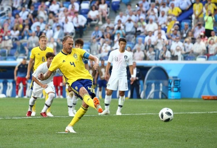 Suecia vence a Corea del Sur gracias al VAR y mete en problemas a Alemania