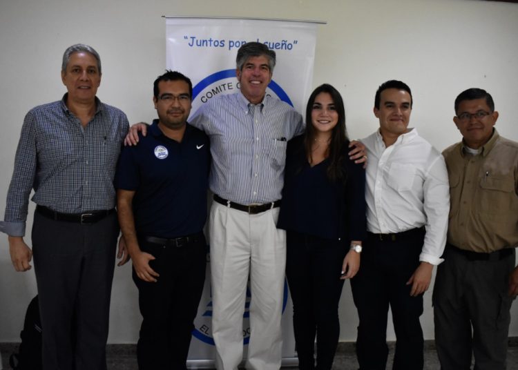 Surfista salvadoreña viajará a Grecia a la 58ª Sesión para jóvenes deportistas