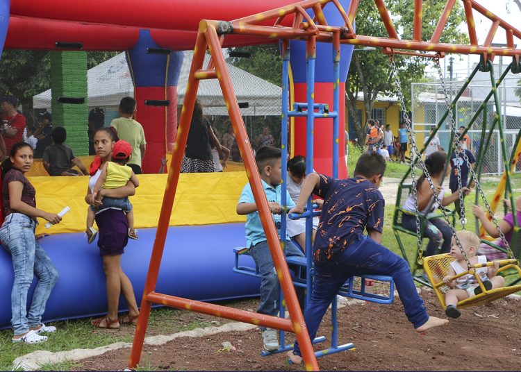 Apopenses cuentan con dos nuevos parques